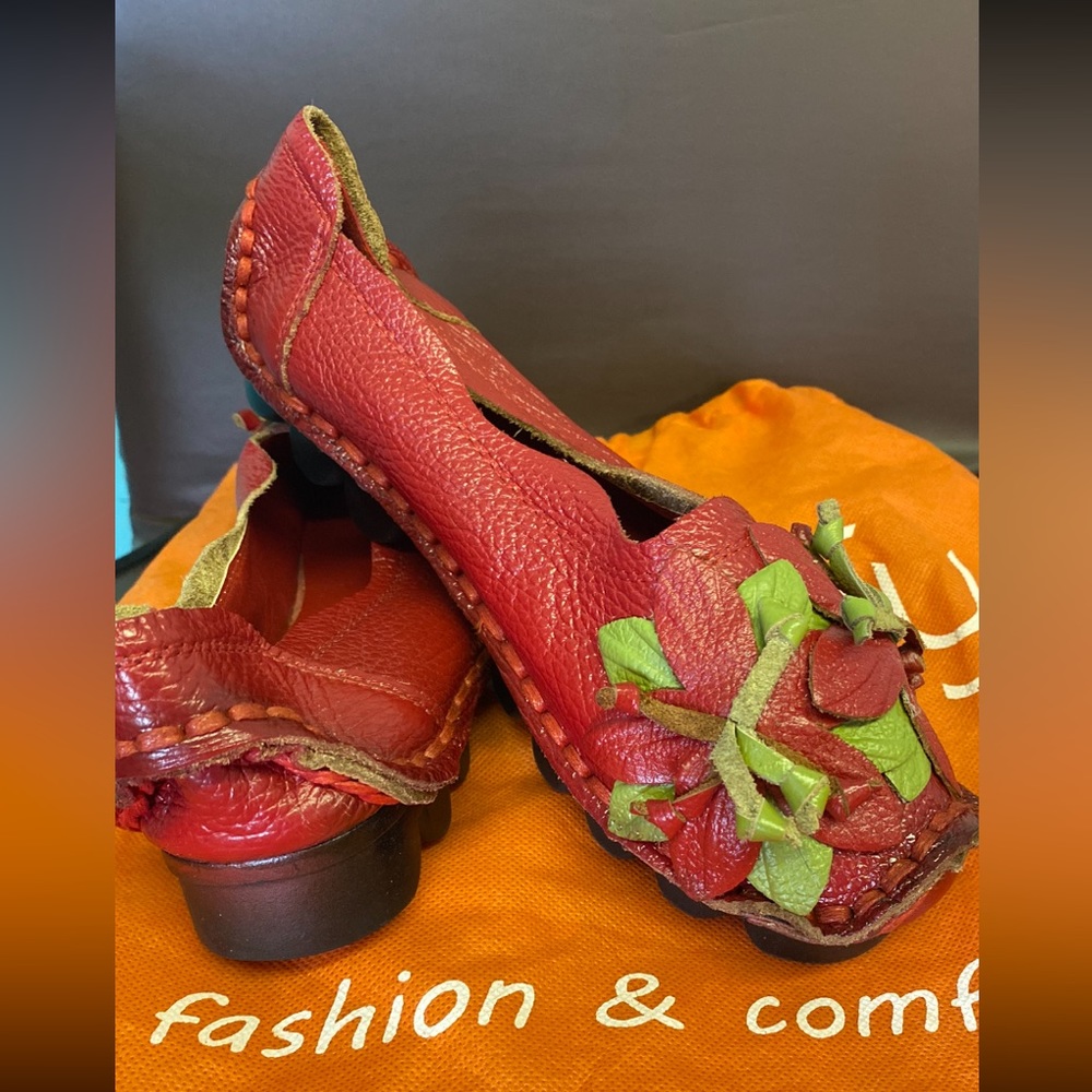 Scofy red floral shoe - “So Comfy and fashion” Perfect driving shoe/casual shoe